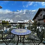 Downtown & Stunning Mountain View Apartment