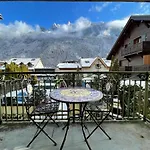 Apartment Downtown & Stunning Mountain View